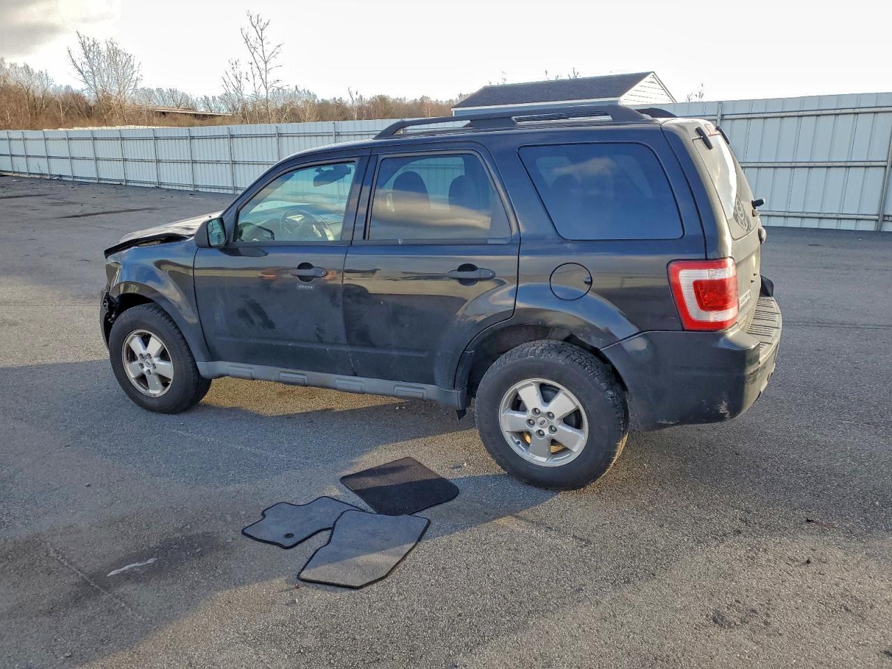 2011 FORD ESCAPE XLT photo 2