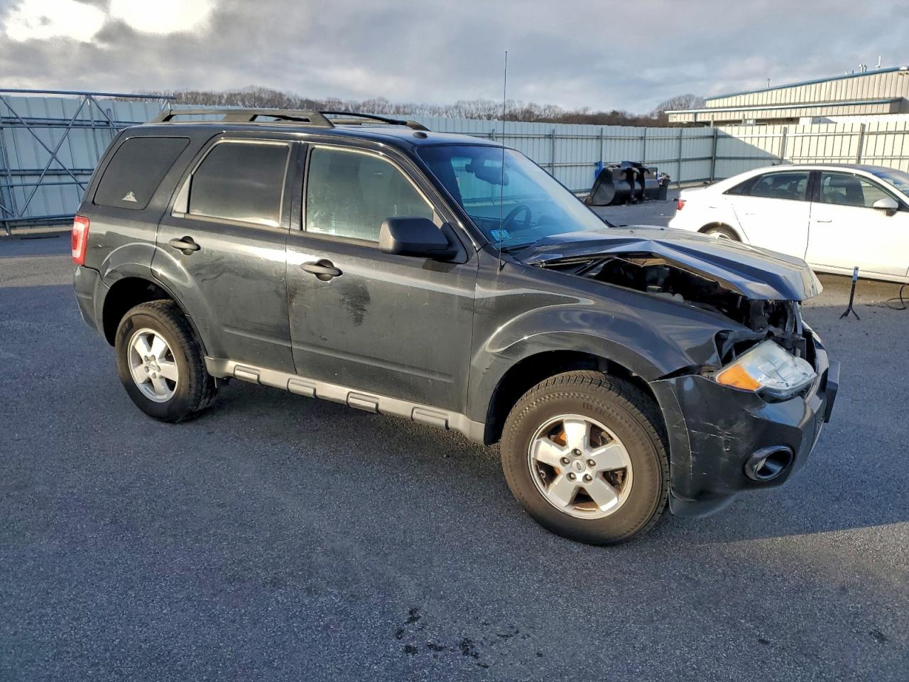 2011 FORD ESCAPE XLT photo 4
