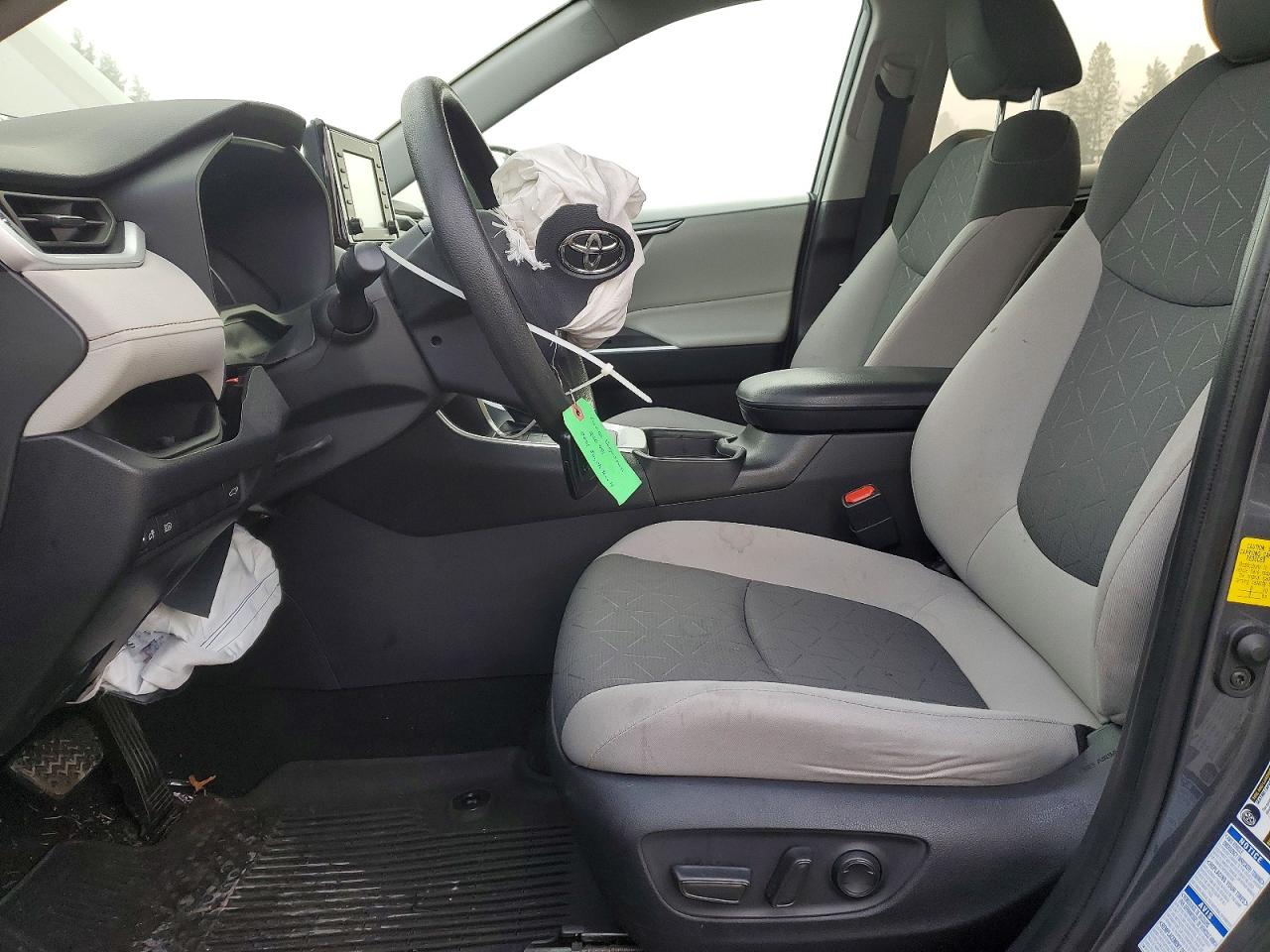 2021 TOYOTA RAV4 XLE photo 13