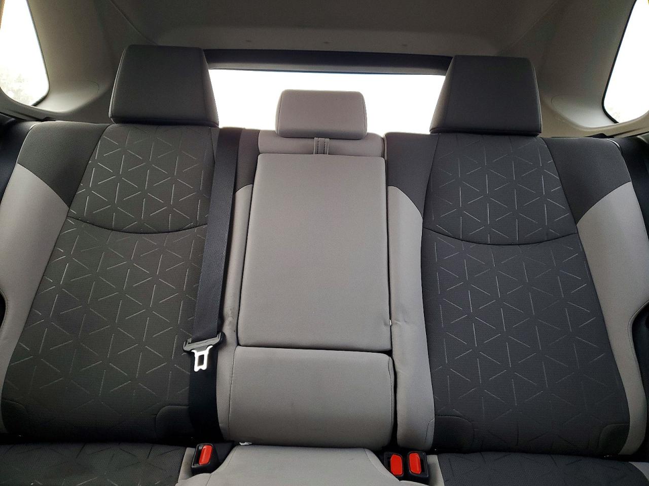 2021 TOYOTA RAV4 XLE photo 19