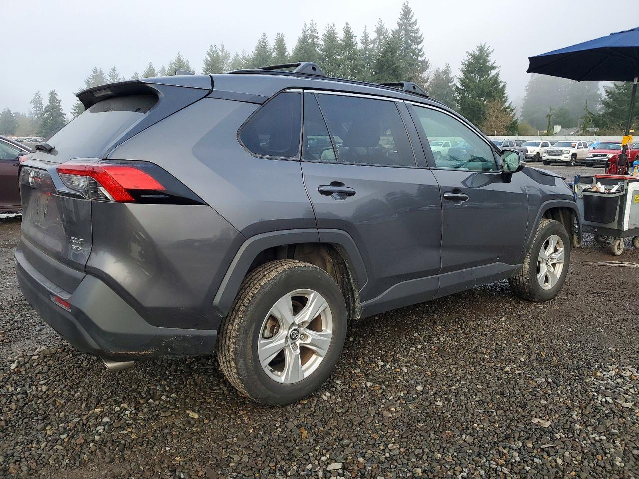 2021 TOYOTA RAV4 XLE photo 5