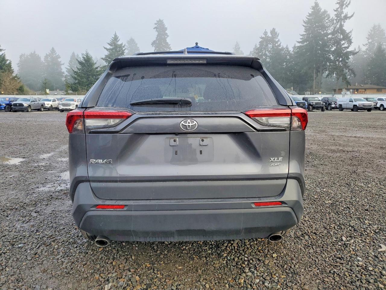 2021 TOYOTA RAV4 XLE photo 11