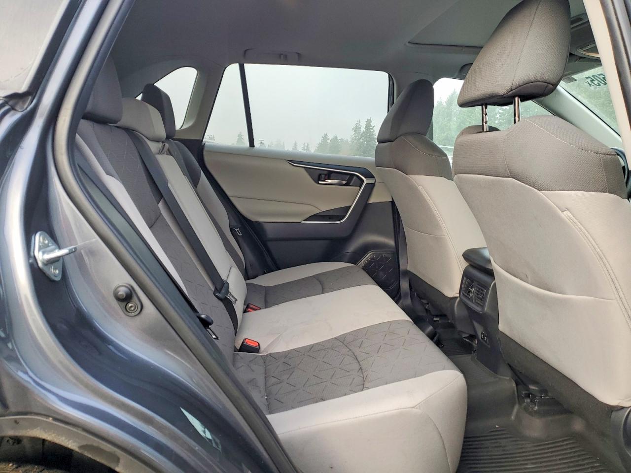 2021 TOYOTA RAV4 XLE photo 21
