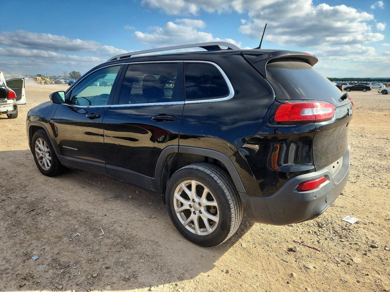 2017 JEEP CHEROKEE LATITUDE photo 3