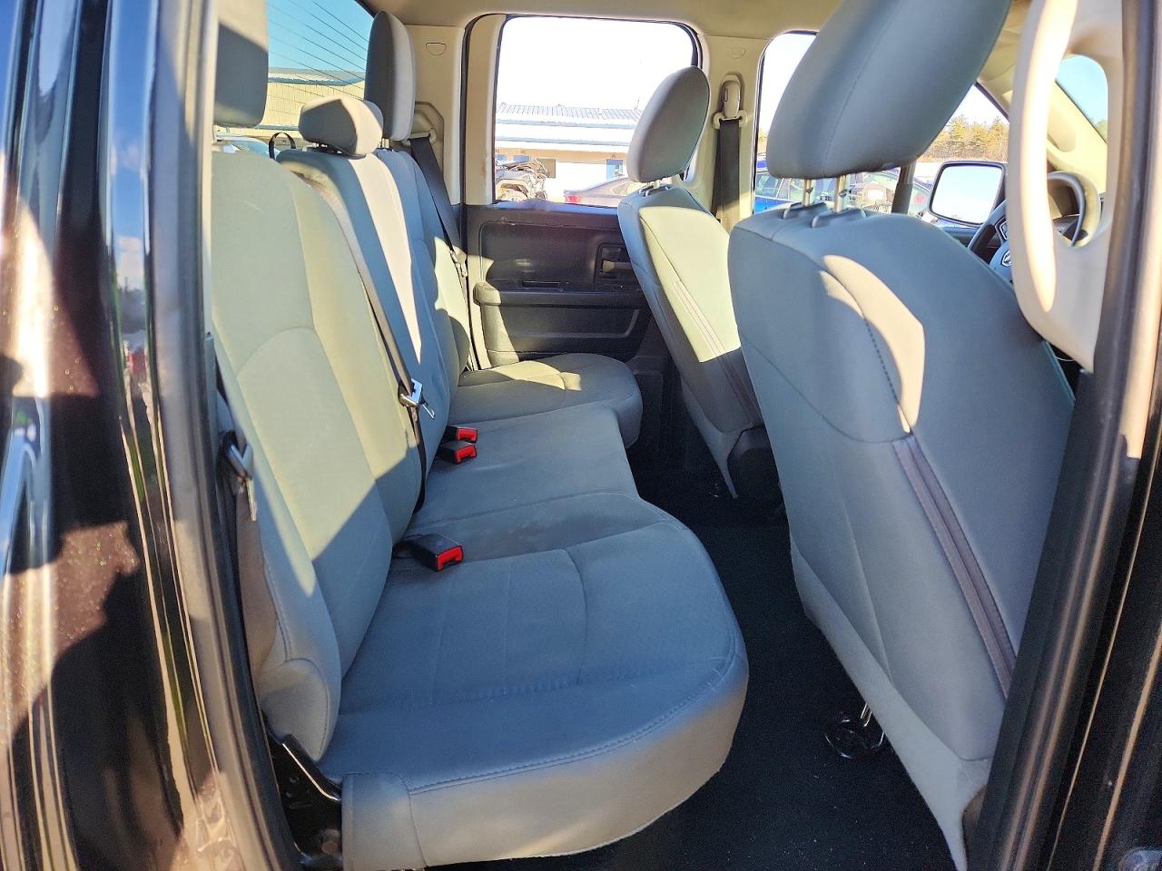 2016 RAM 1500 ST photo 10