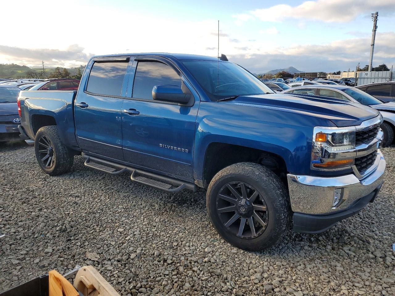 2018 CHEVROLET SILVERADO C1500 LT photo 4