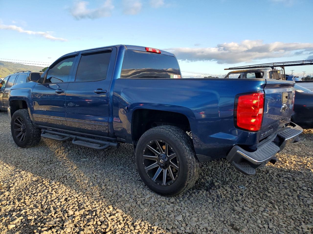 2018 CHEVROLET SILVERADO C1500 LT photo 2