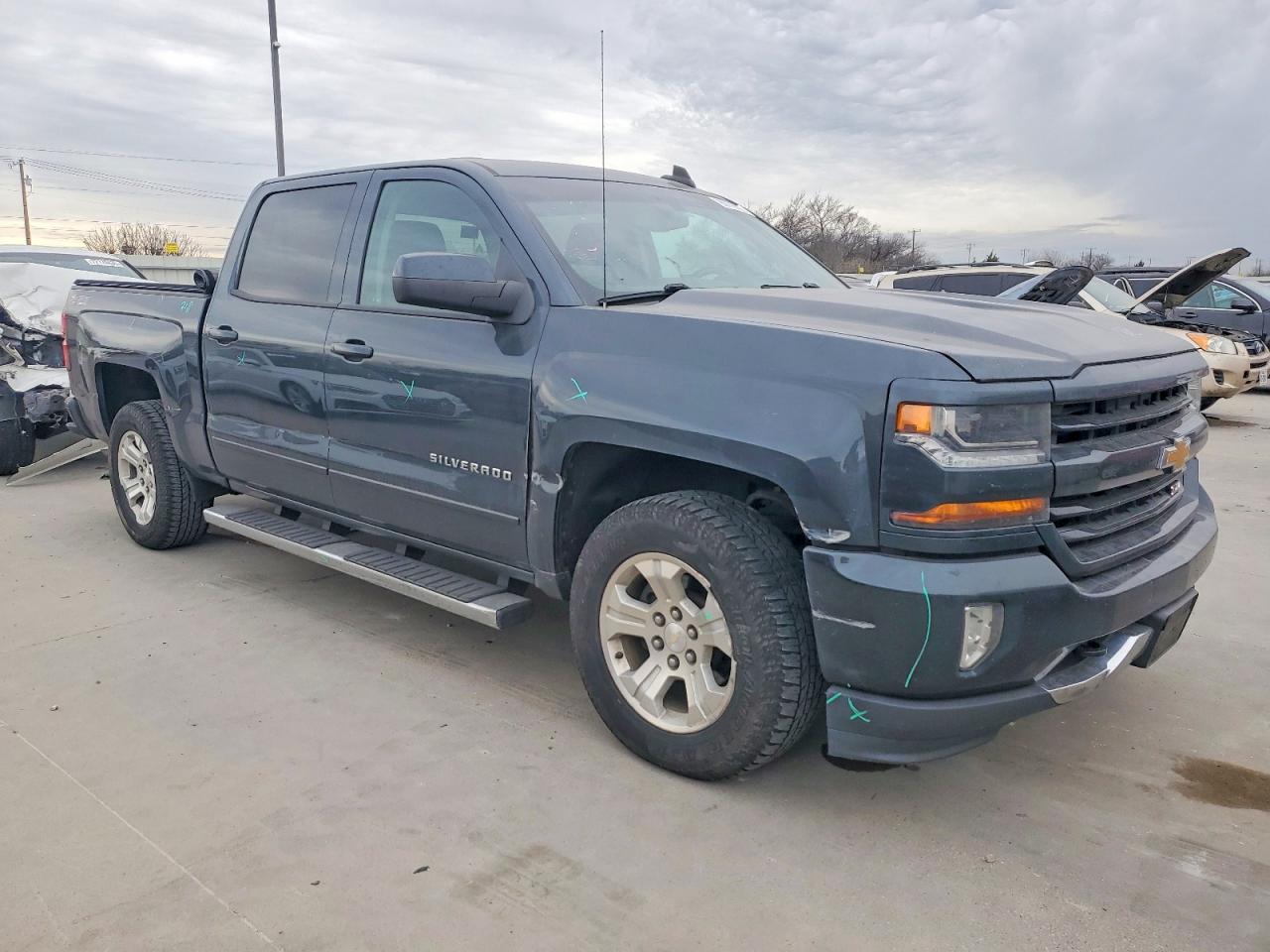 2017 CHEVROLET SILVERADO K1500 LT photo 4