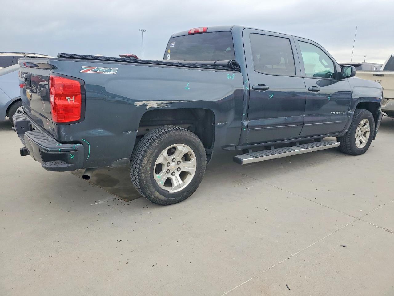 2017 CHEVROLET SILVERADO K1500 LT photo 3
