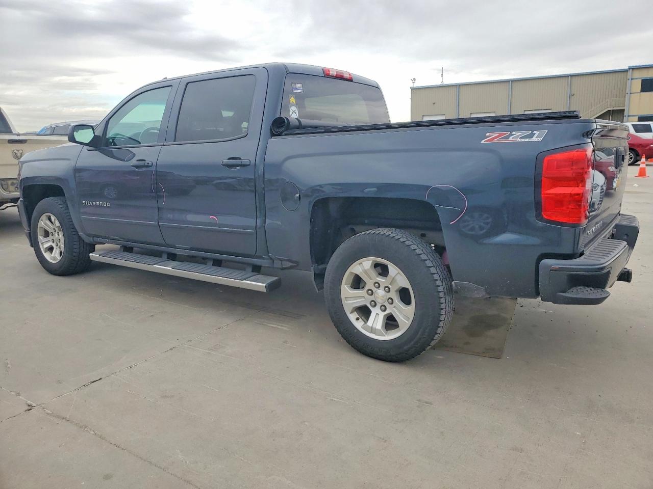 2017 CHEVROLET SILVERADO K1500 LT photo 2