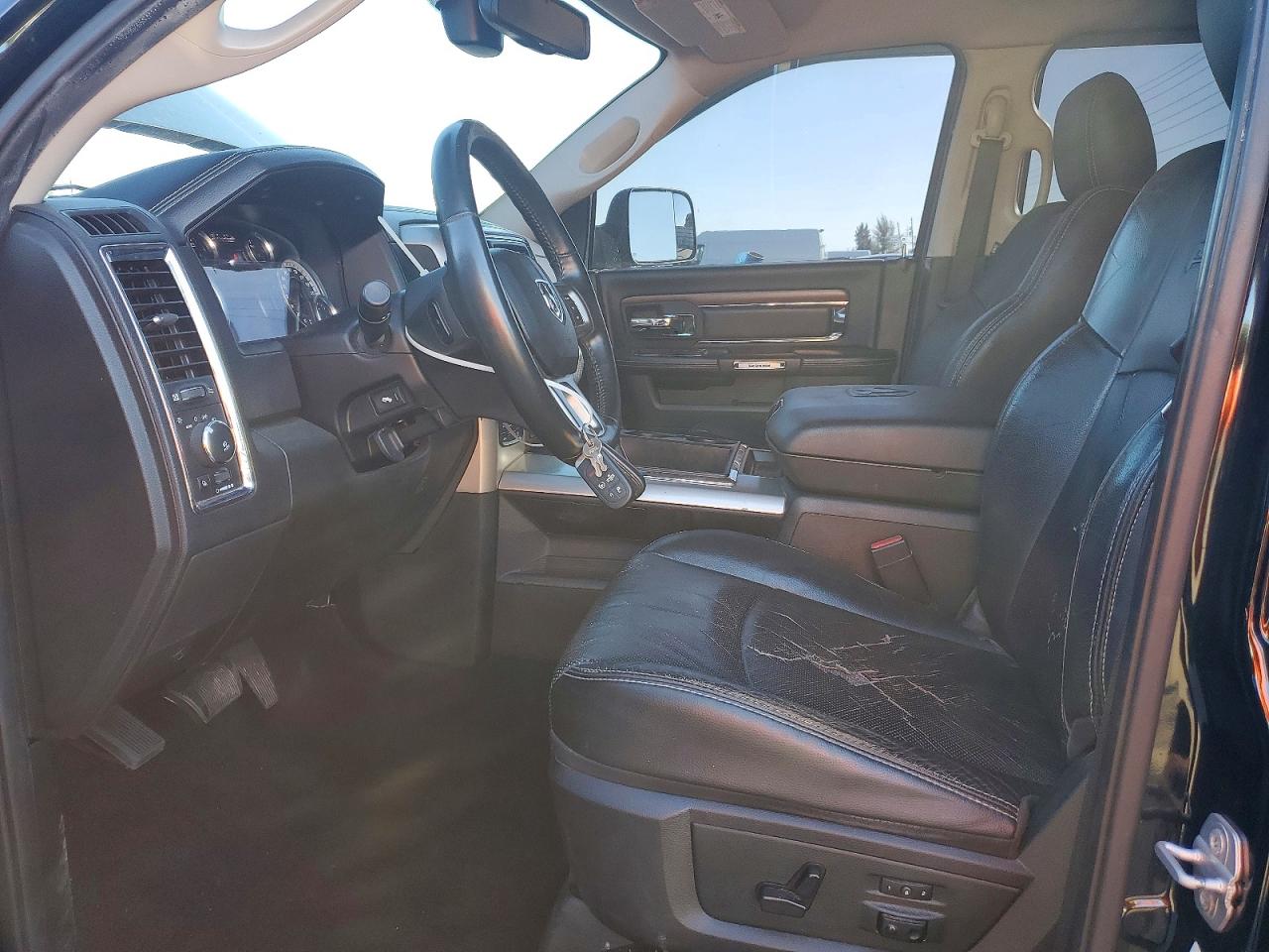 2015 RAM 1500 LARAMIE photo 7