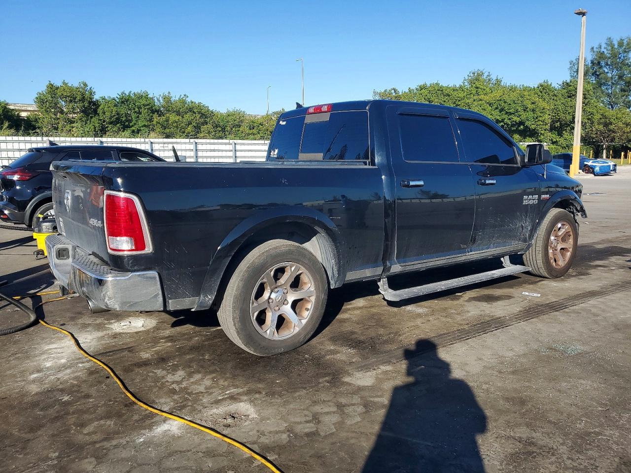 2015 RAM 1500 LARAMIE photo 3