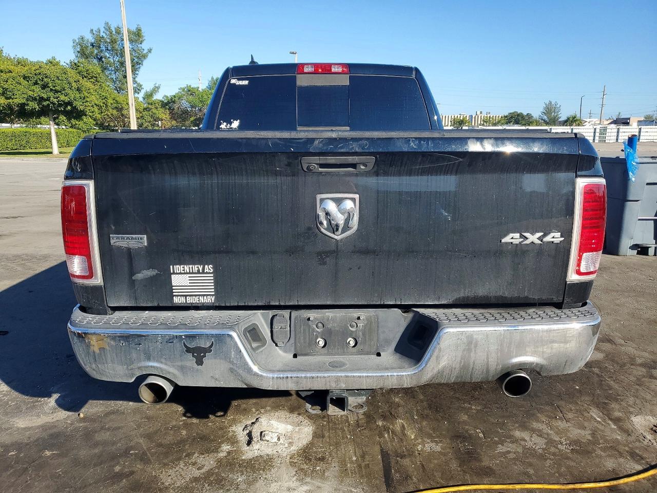 2015 RAM 1500 LARAMIE photo 6