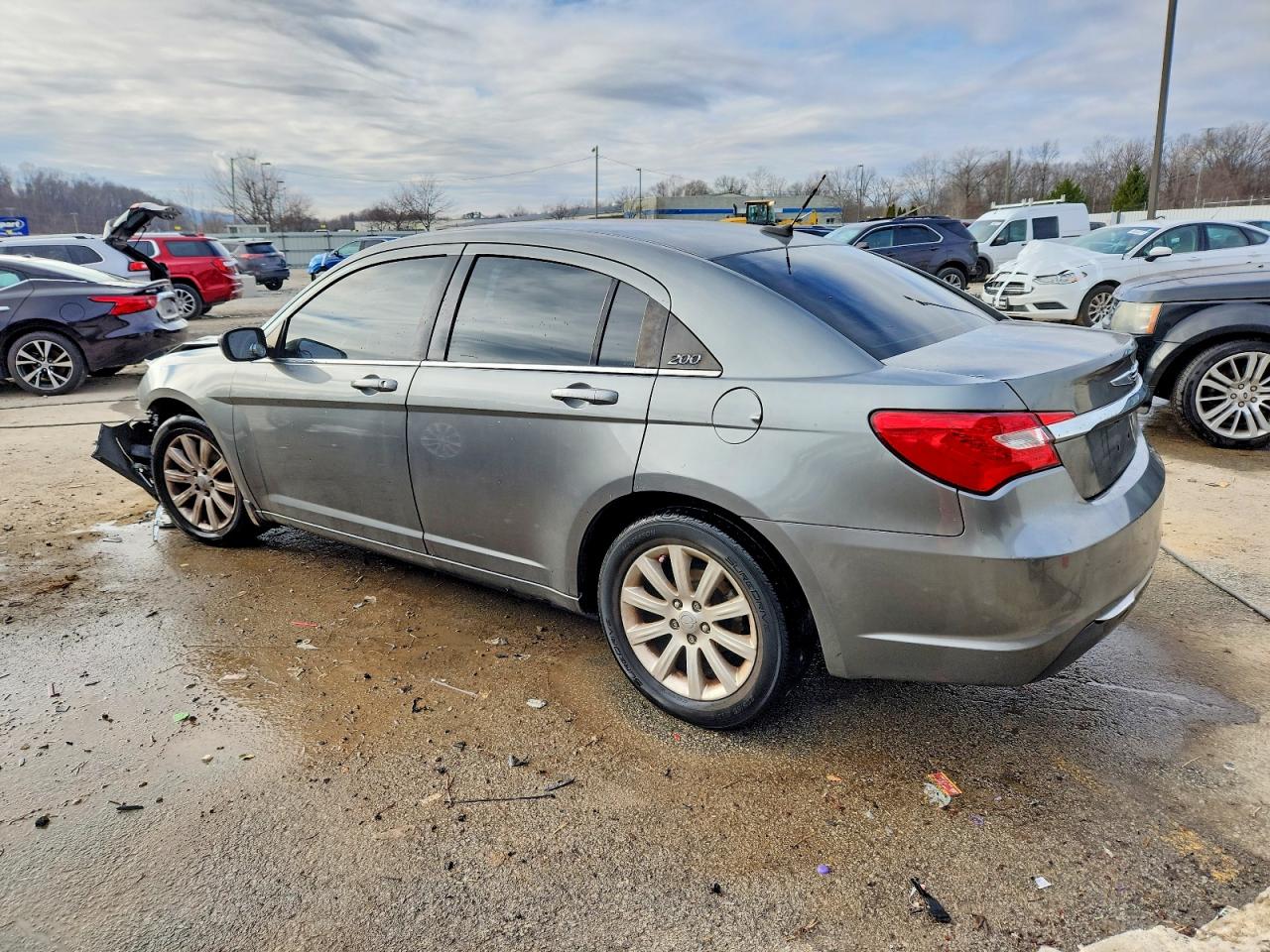 2013 CHRYSLER 200 TOURING photo 2