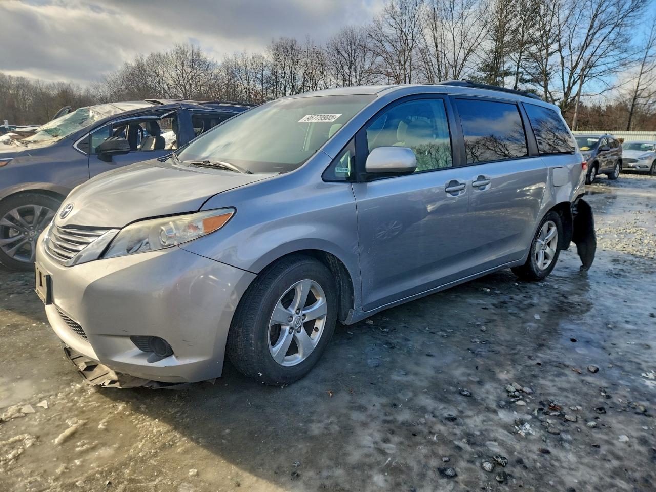 2013 TOYOTA SIENNA