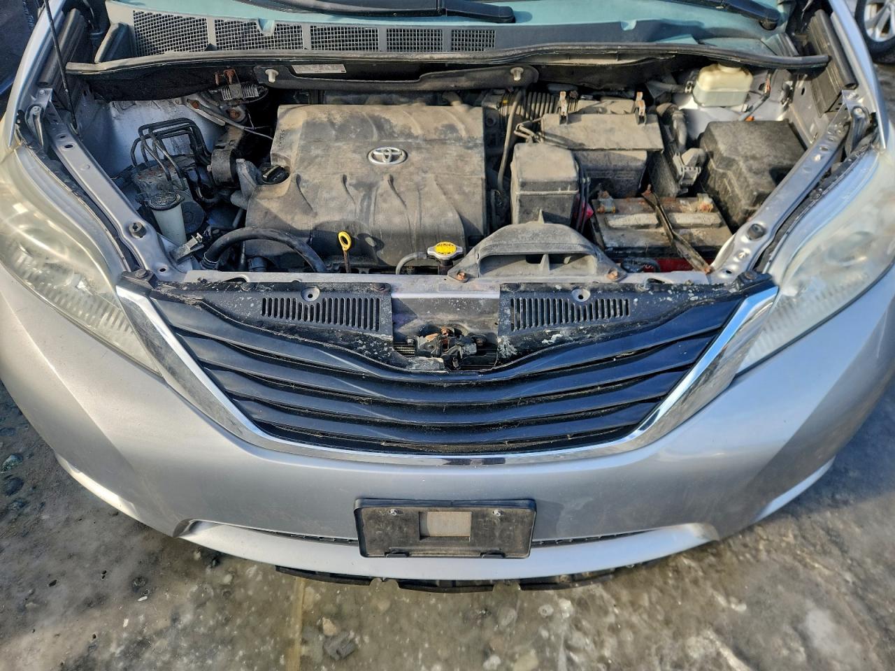 2013 TOYOTA SIENNA LE photo 12