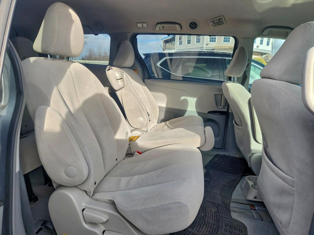 2013 TOYOTA SIENNA LE photo 11