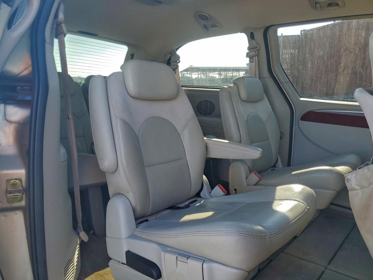2005 CHRYSLER TOWN & COUNTRY LIMITED photo 11
