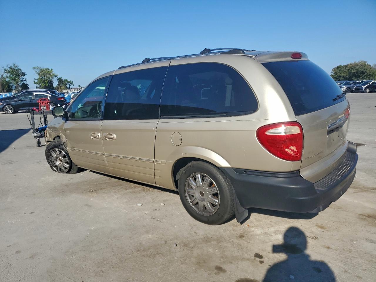 2005 CHRYSLER TOWN & COUNTRY LIMITED photo 2