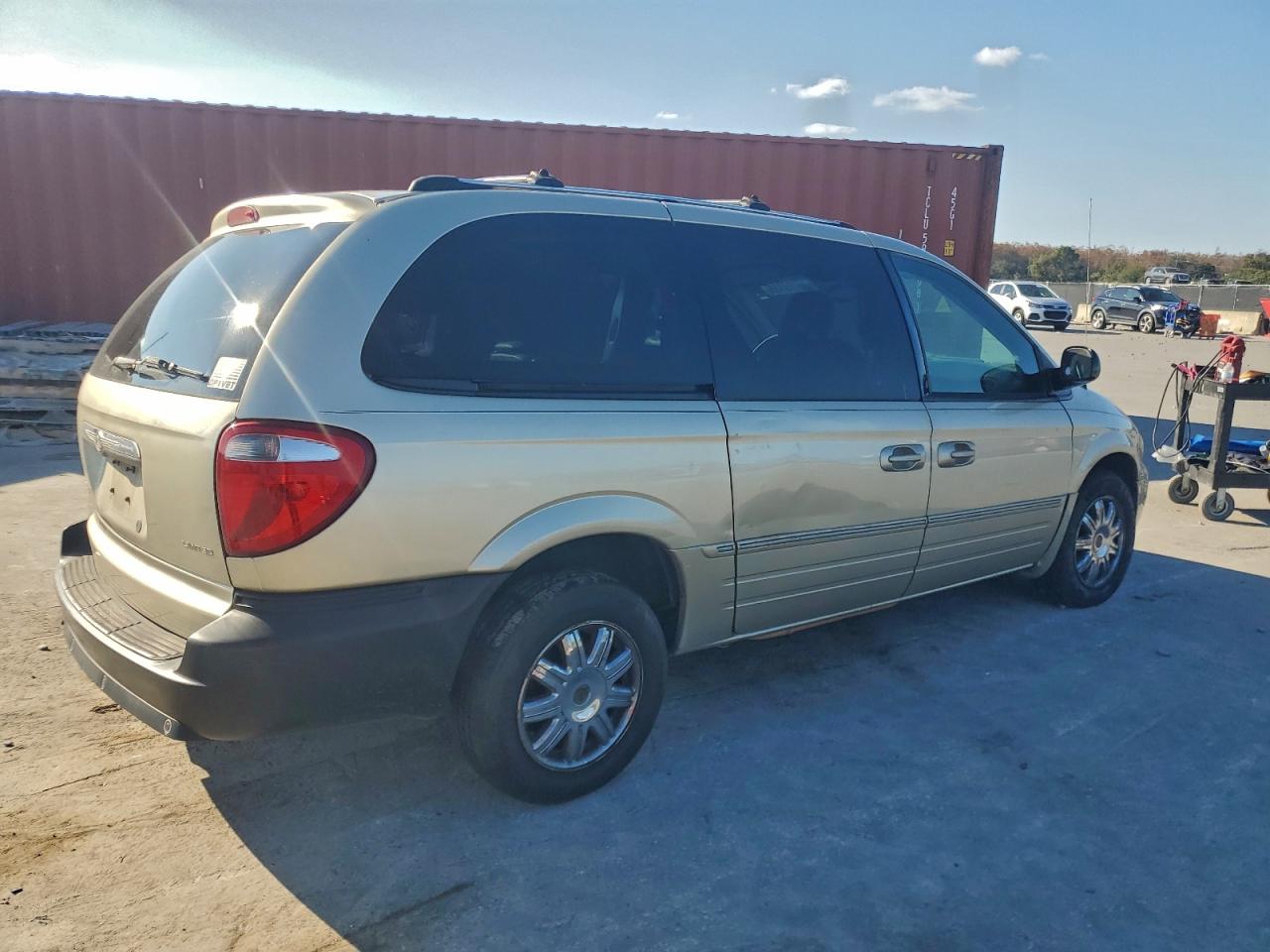 2005 CHRYSLER TOWN & COUNTRY LIMITED photo 3