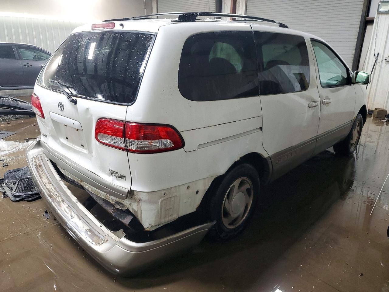 2002 TOYOTA SIENNA LE photo 3
