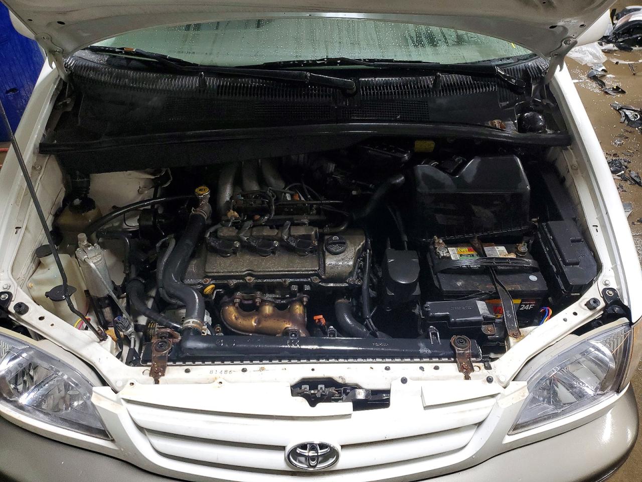 2002 TOYOTA SIENNA LE photo 11
