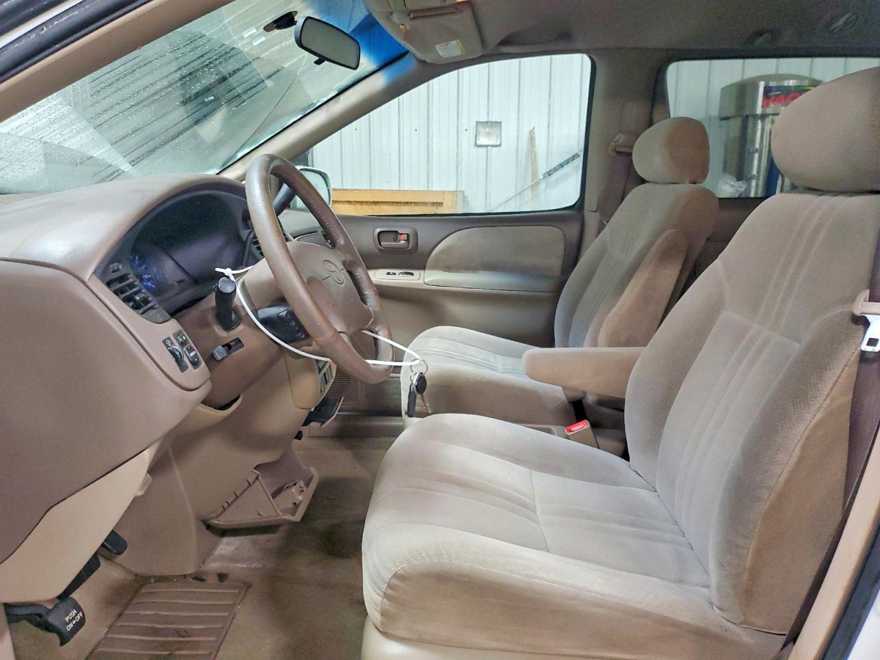 2002 TOYOTA SIENNA LE photo 7