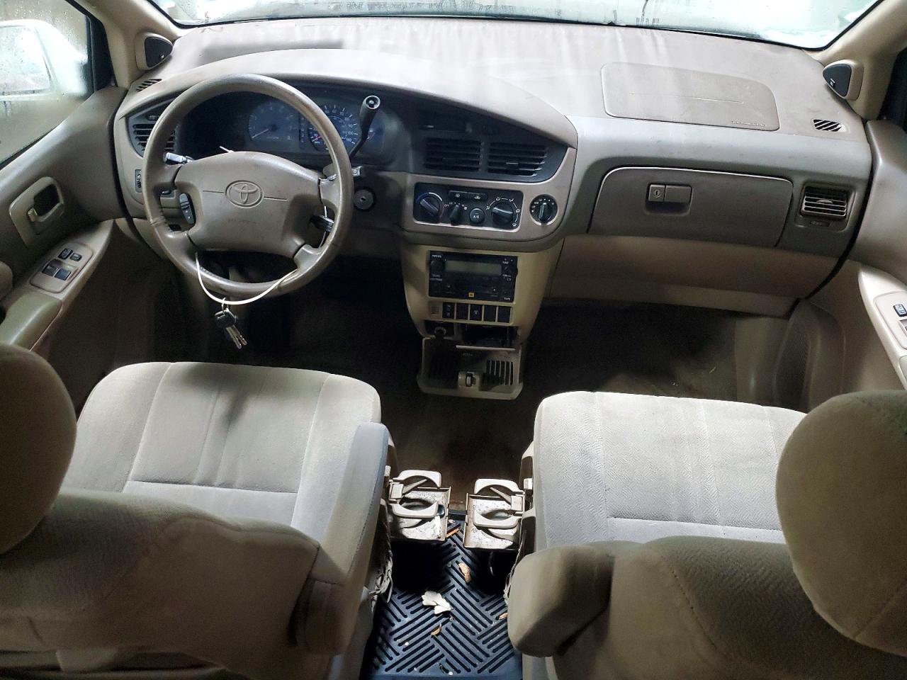 2002 TOYOTA SIENNA LE photo 8
