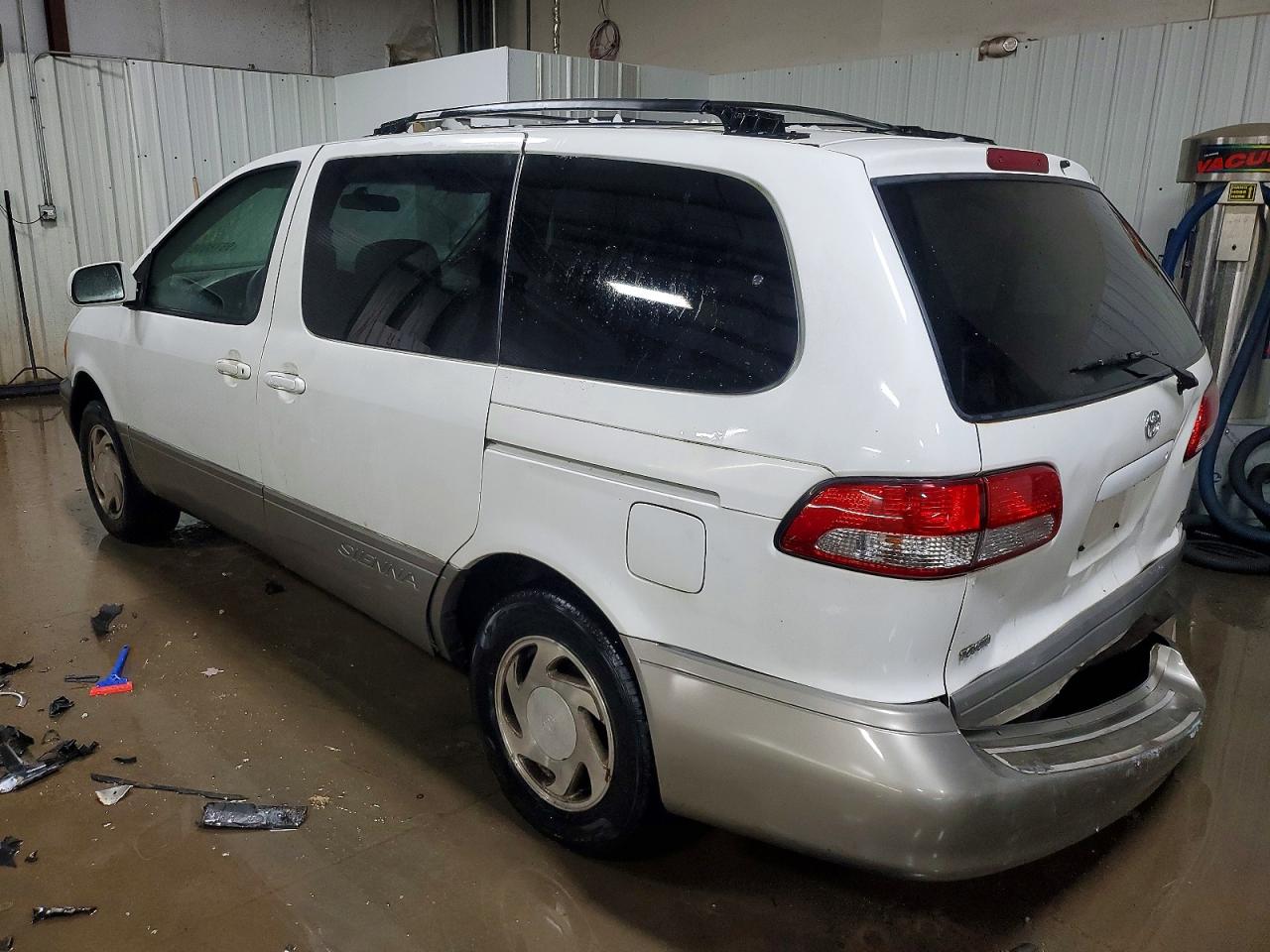 2002 TOYOTA SIENNA LE photo 2