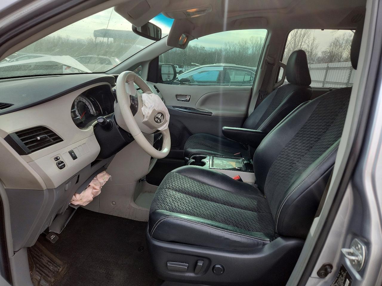 2013 TOYOTA SIENNA SPORT photo 7