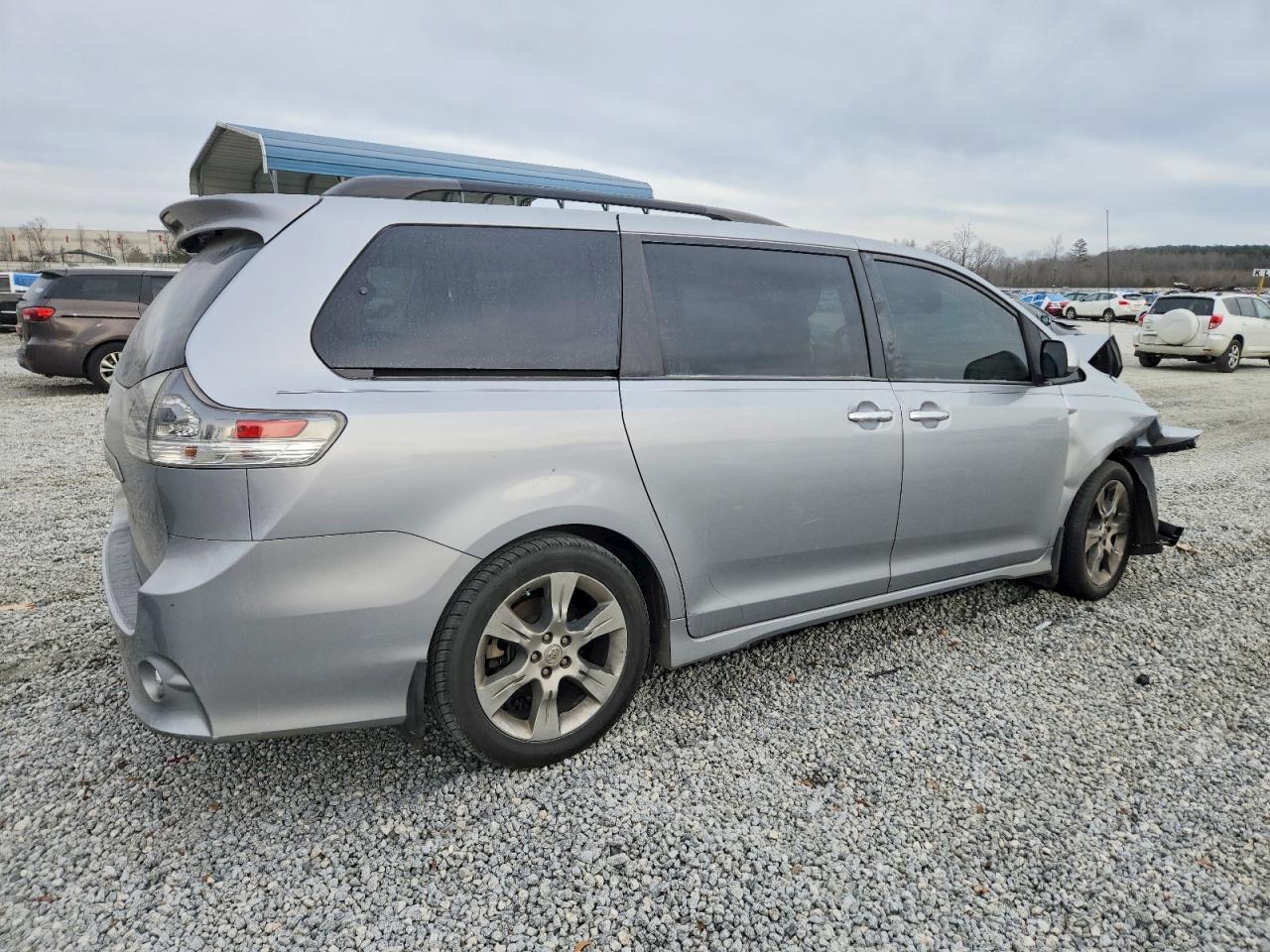 2013 TOYOTA SIENNA SPORT photo 3