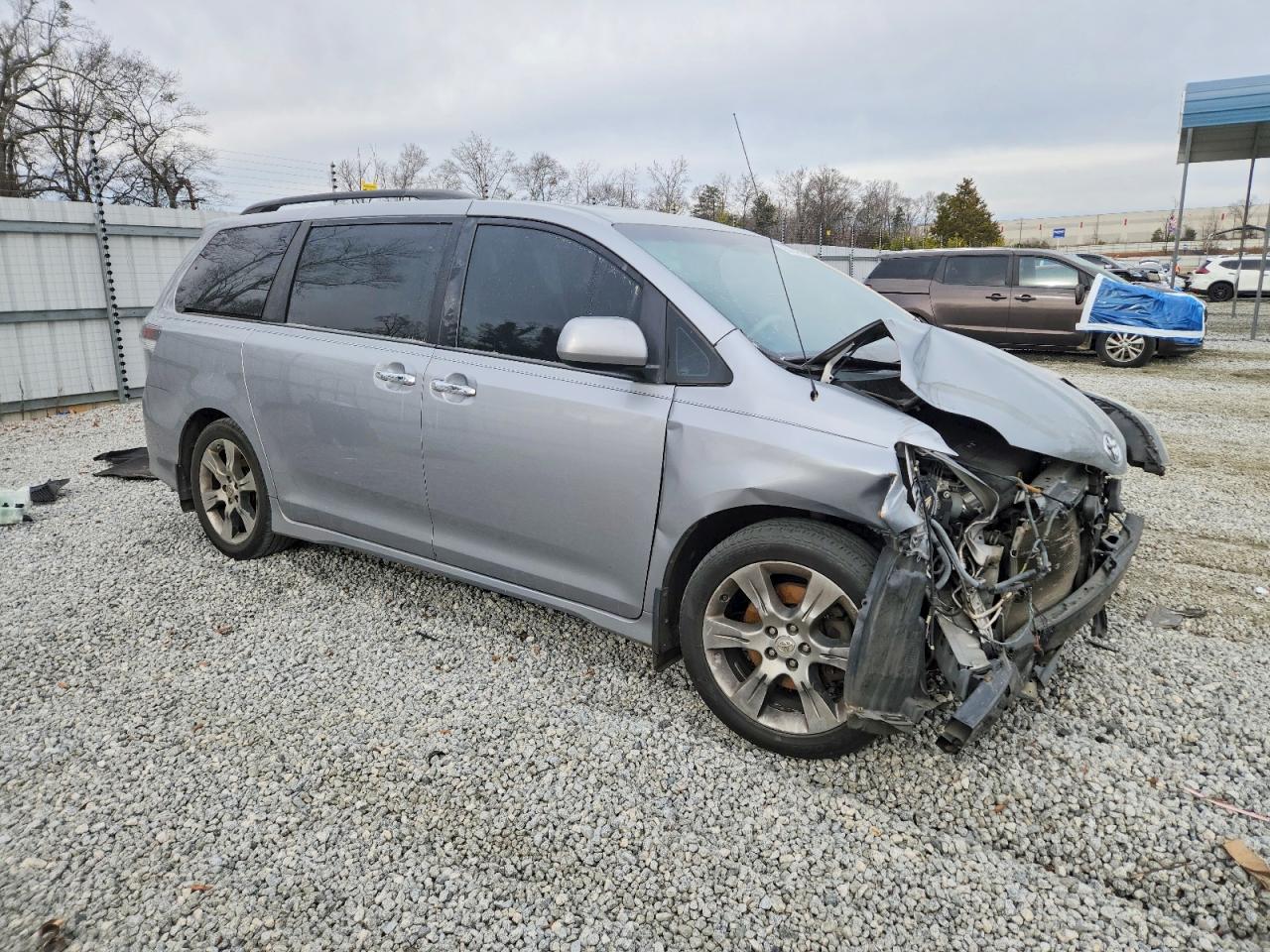 2013 TOYOTA SIENNA SPORT photo 4