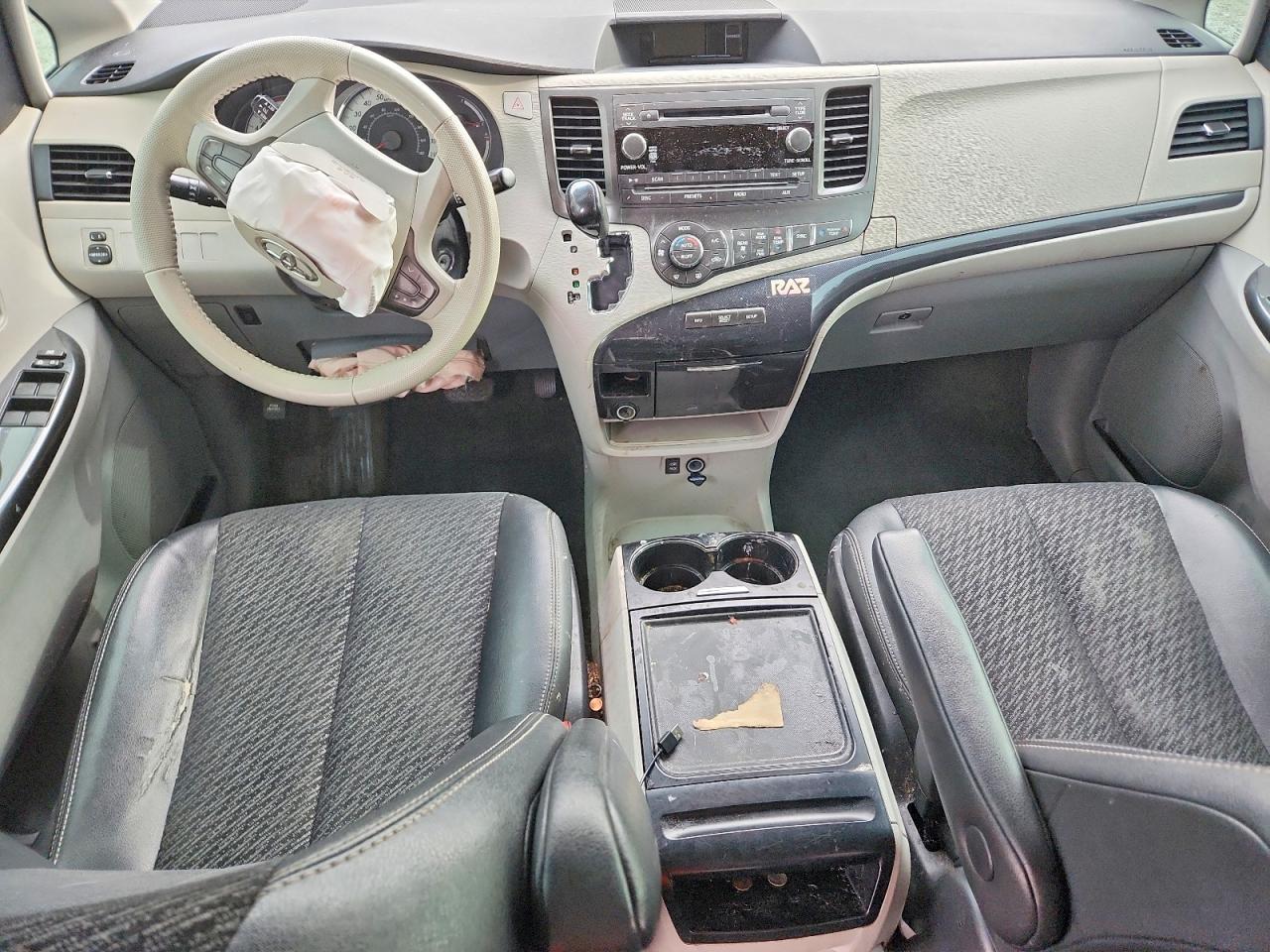 2013 TOYOTA SIENNA SPORT photo 8