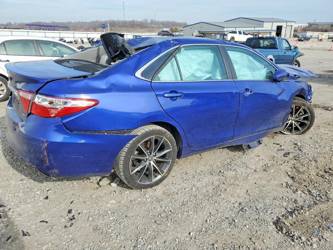 2016 TOYOTA CAMRY LE photo 3