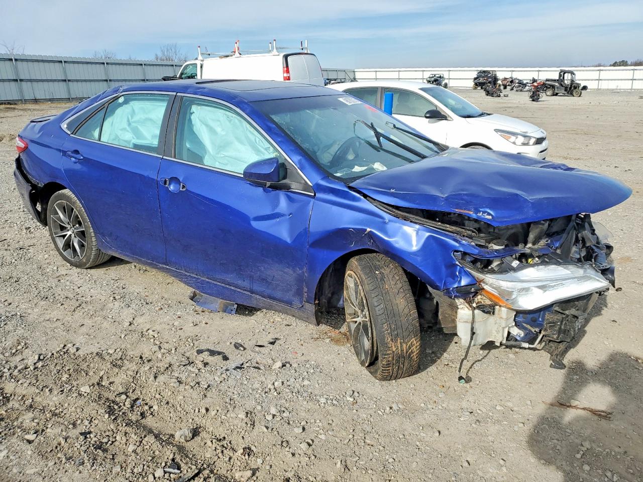2016 TOYOTA CAMRY LE photo 4