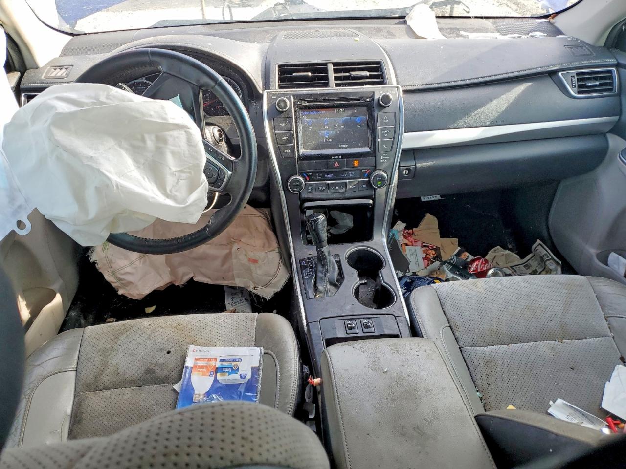 2016 TOYOTA CAMRY LE photo 8