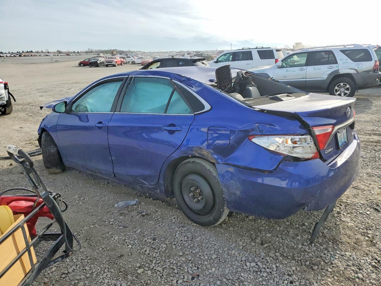 2016 TOYOTA CAMRY LE photo 2