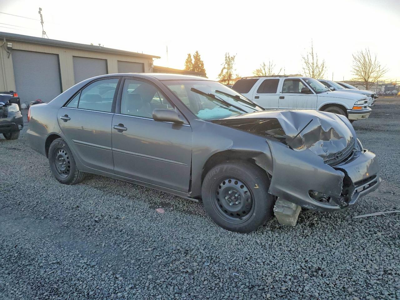 2003 TOYOTA CAMRY LE photo 4