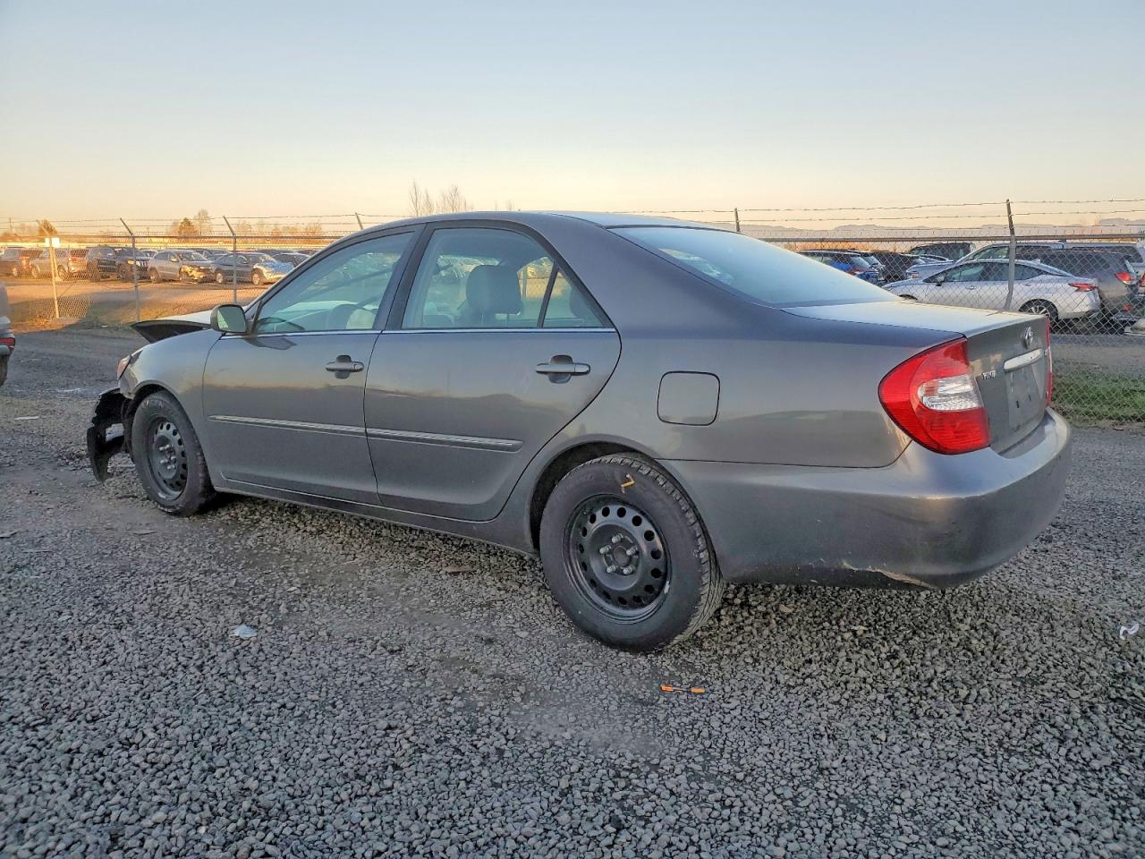 2003 TOYOTA CAMRY LE photo 2