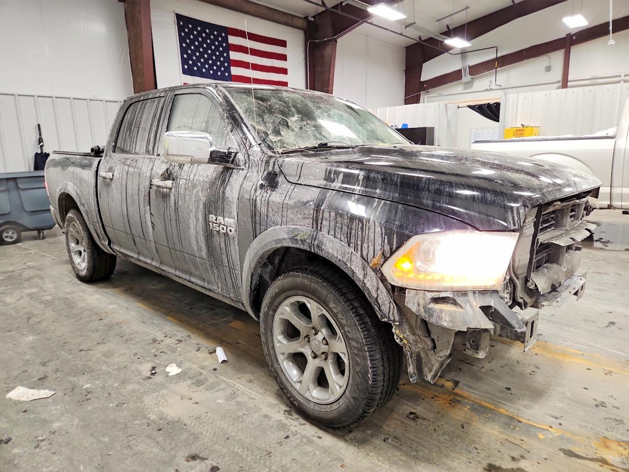 2014 RAM 1500 LARAMIE photo 4