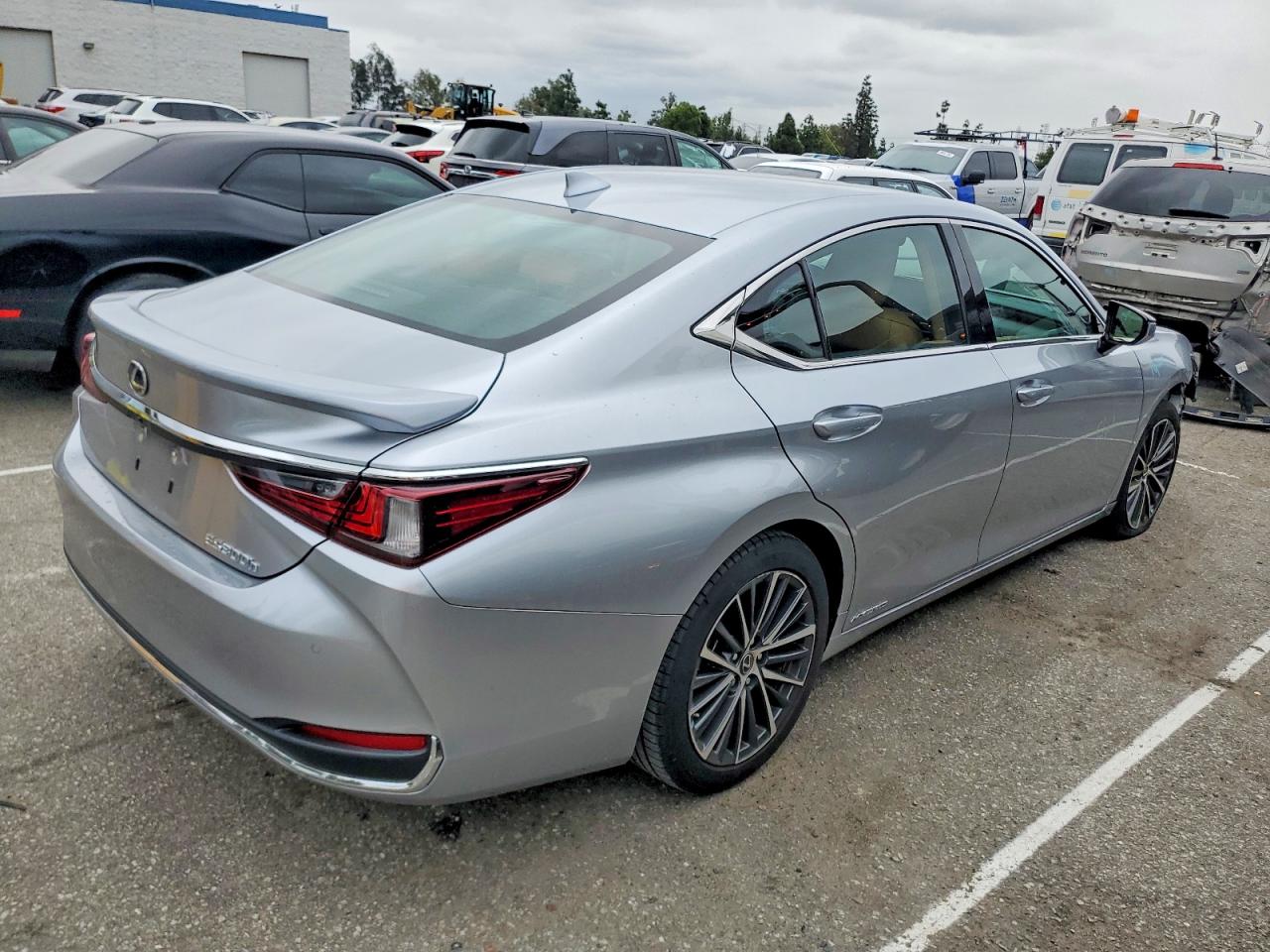 2022 LEXUS ES 300H BASE photo 3
