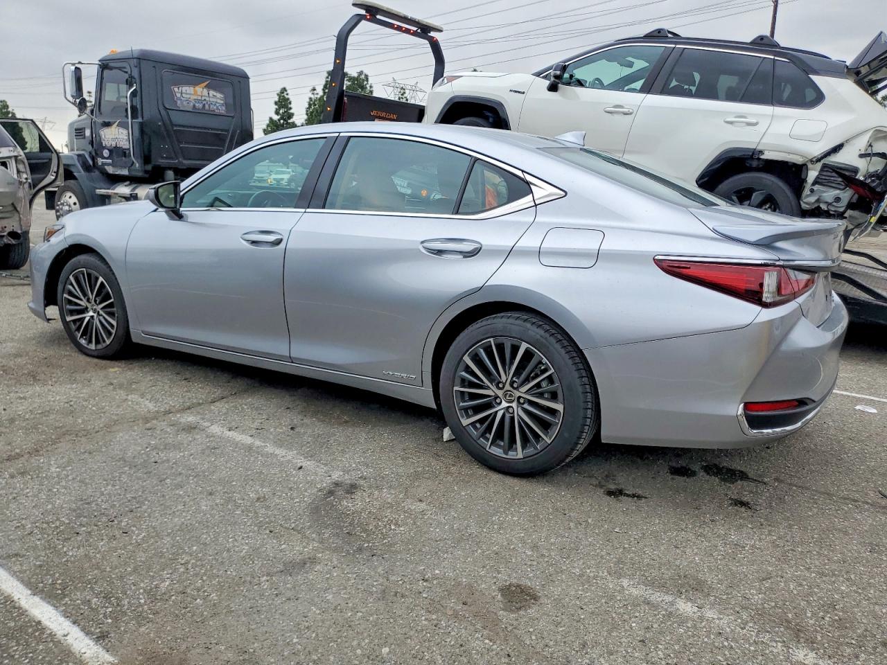 2022 LEXUS ES 300H BASE photo 2