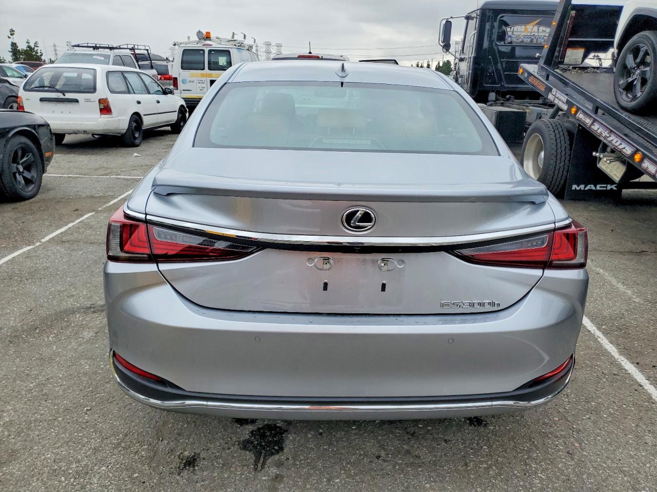 2022 LEXUS ES 300H BASE photo 6