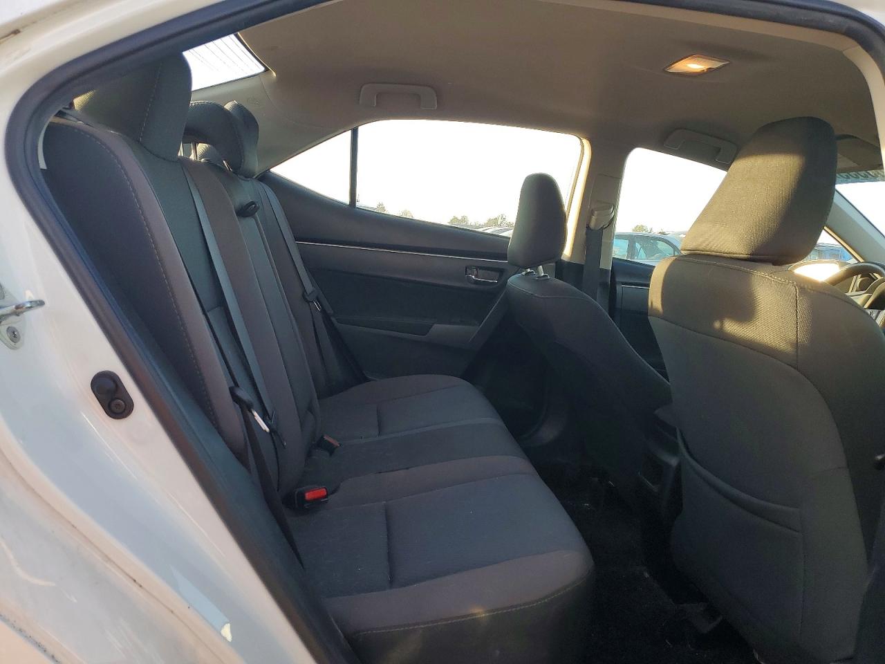 2018 TOYOTA COROLLA L photo 10