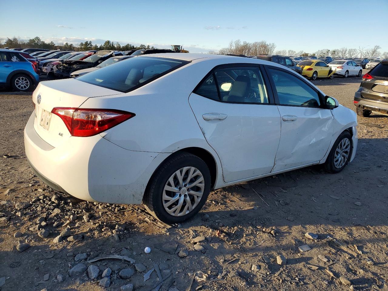 2018 TOYOTA COROLLA L photo 3