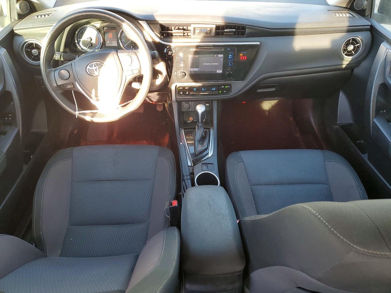 2018 TOYOTA COROLLA L photo 8