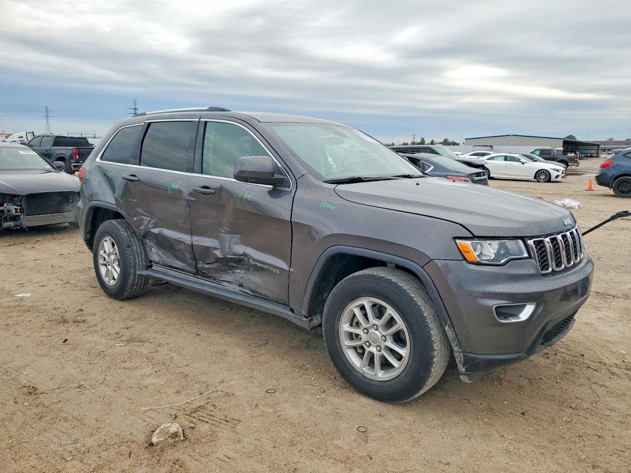 2019 JEEP GRAND CHEROKEE LAREDO photo 4