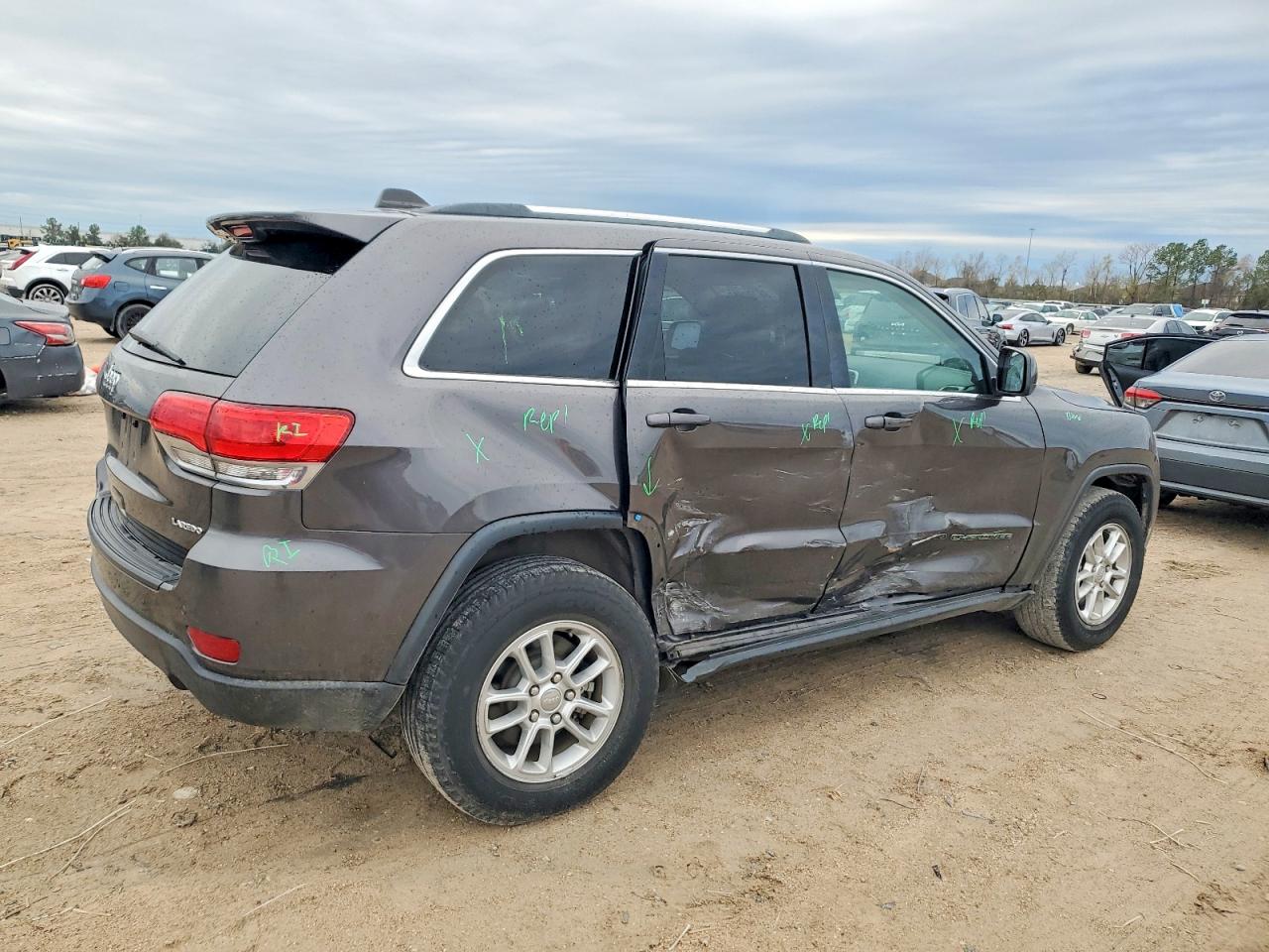 2019 JEEP GRAND CHEROKEE LAREDO photo 3