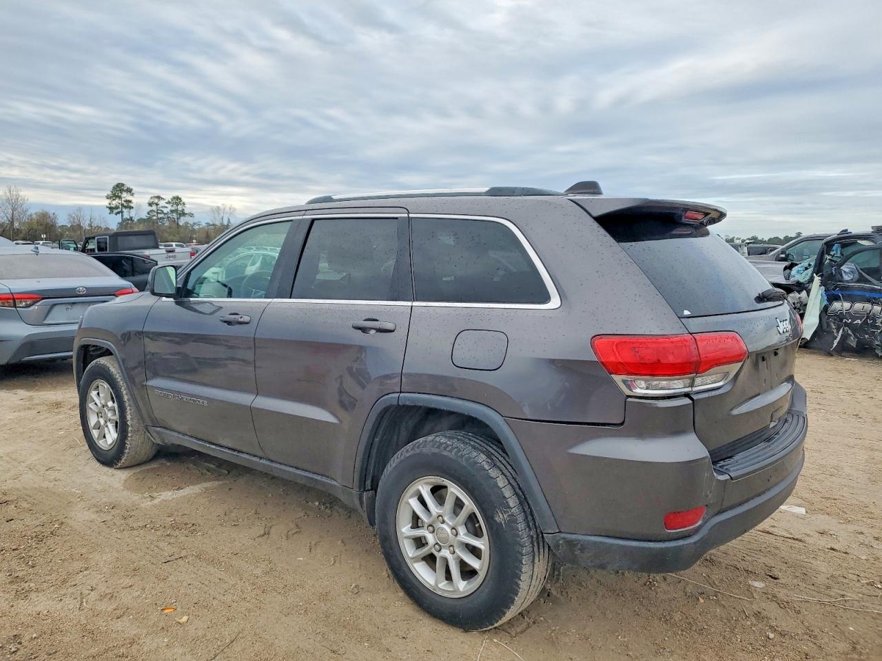 2019 JEEP GRAND CHEROKEE LAREDO photo 2