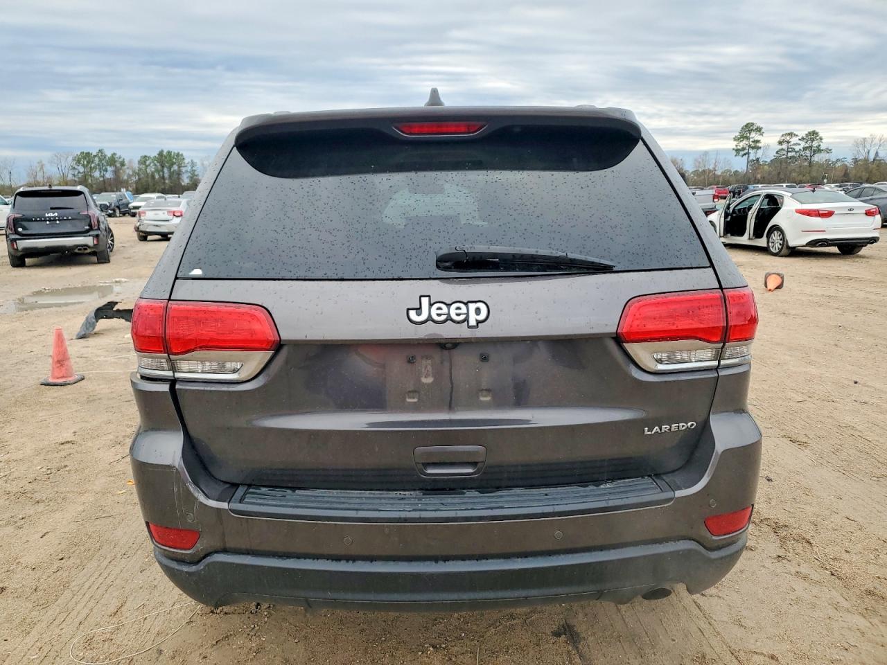 2019 JEEP GRAND CHEROKEE LAREDO photo 6